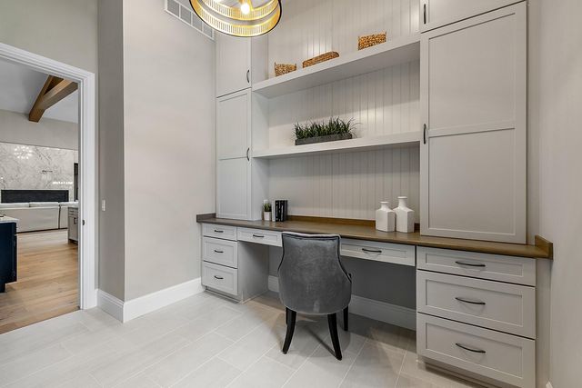 48000 W 8 Mile Road W, Novi City, MI 48167