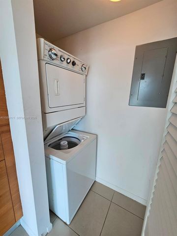 244 Biscayne Blvd 3707, Miami, FL 33132