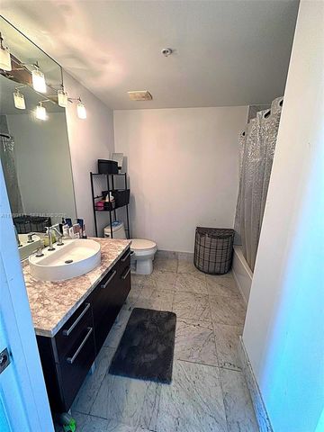 244 Biscayne Blvd 3707, Miami, FL 33132