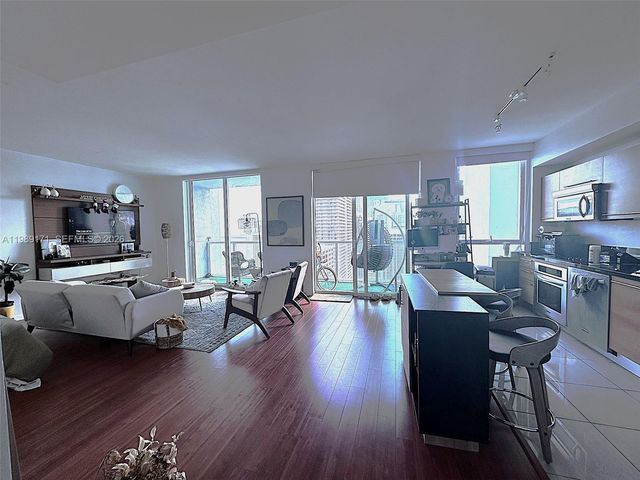 244 Biscayne Blvd 3707, Miami, FL 33132