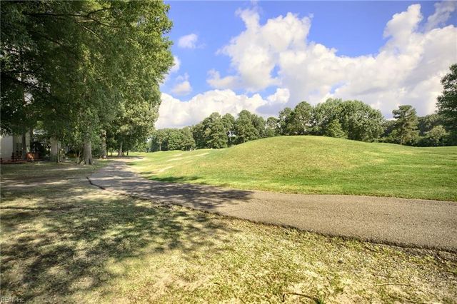 946 Nicklaus DR, Newport News, VA 23602