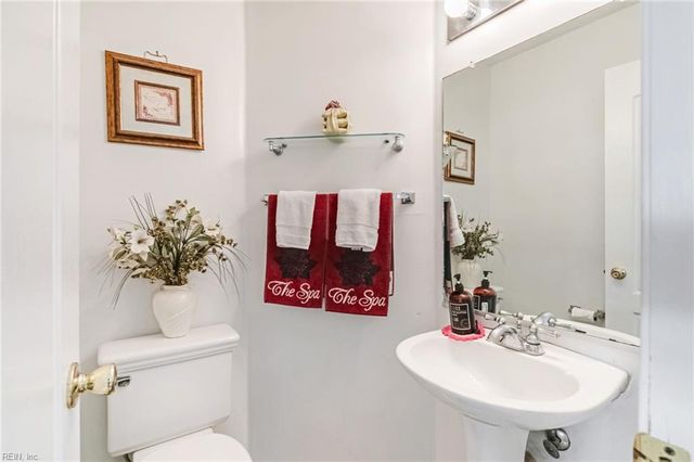 946 Nicklaus DR, Newport News, VA 23602