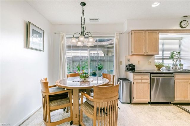 946 Nicklaus DR, Newport News, VA 23602