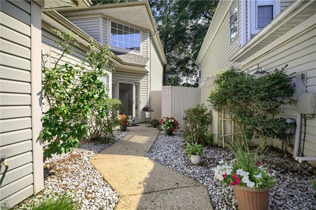 946 Nicklaus DR, Newport News, VA 23602