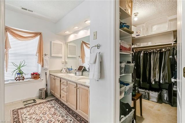 946 Nicklaus DR, Newport News, VA 23602