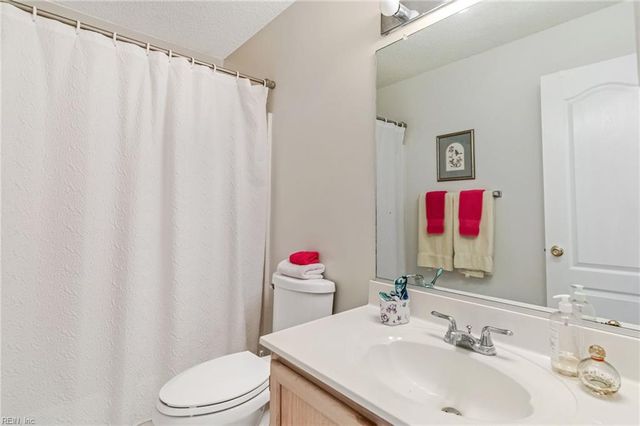 946 Nicklaus DR, Newport News, VA 23602