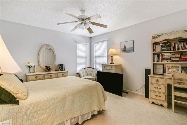 946 Nicklaus DR, Newport News, VA 23602