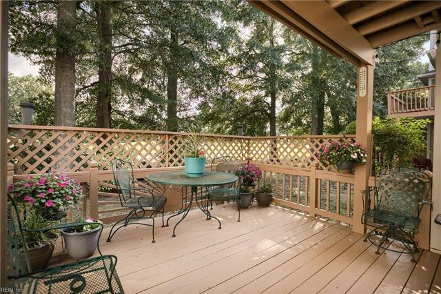946 Nicklaus DR, Newport News, VA 23602