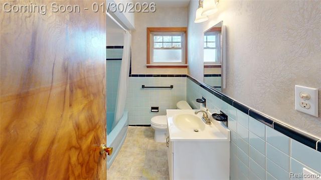 21611 Sussex Street, Oak Park, MI 48237