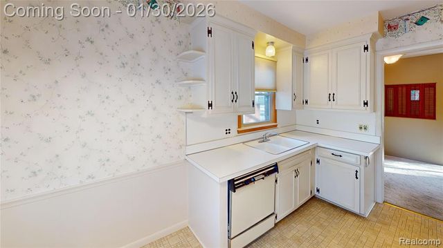 21611 Sussex Street, Oak Park, MI 48237