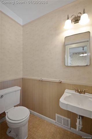 21611 Sussex Street, Oak Park, MI 48237