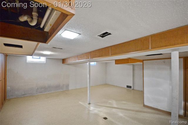 21611 Sussex Street, Oak Park, MI 48237