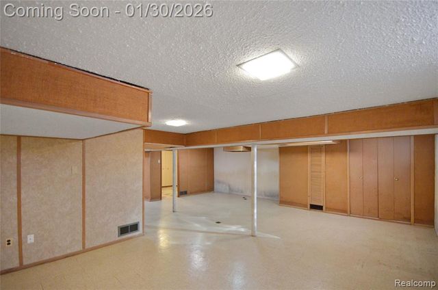 21611 Sussex Street, Oak Park, MI 48237