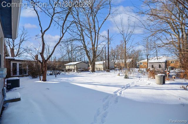 21611 Sussex Street, Oak Park, MI 48237