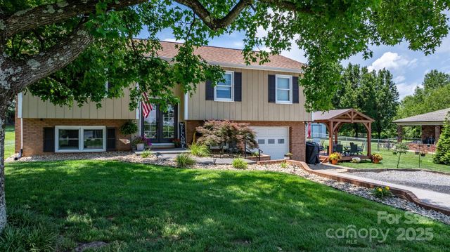 3651 16th Street NE, Hickory, NC 28601