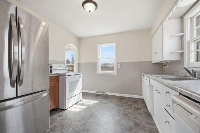 2099 317th Avenue NE, Cambridge, MN 55008