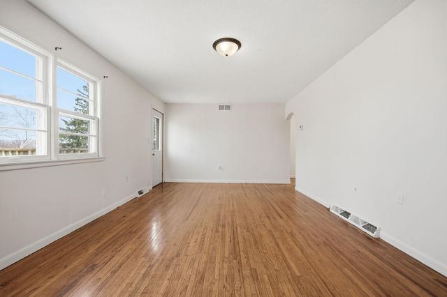 2099 317th Avenue NE, Cambridge, MN 55008