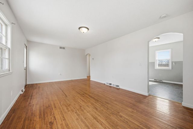 2099 317th Avenue NE, Cambridge, MN 55008