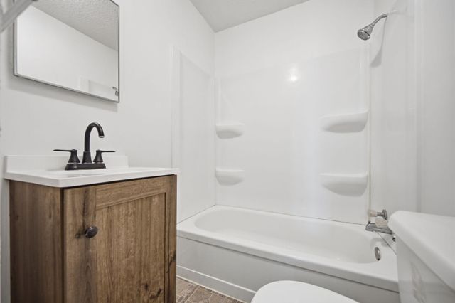 2099 317th Avenue NE, Cambridge, MN 55008