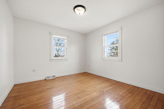 2099 317th Avenue NE, Cambridge, MN 55008