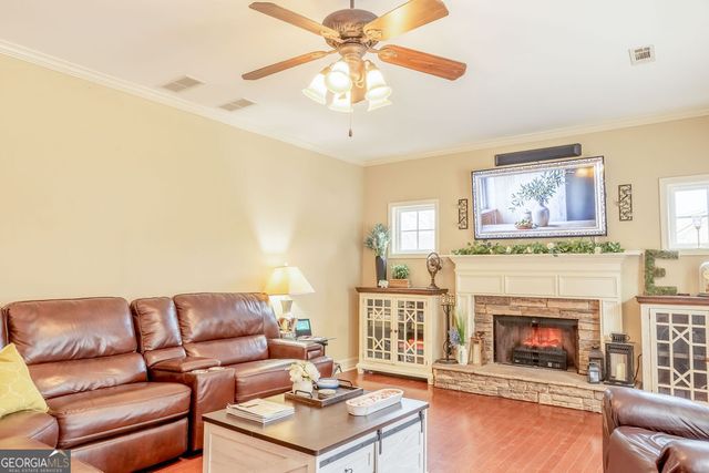 209 Suffolk Way, Mcdonough, GA 30252