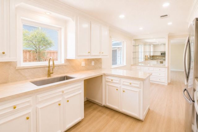 5646 Indigo Street, Houston, TX 77096