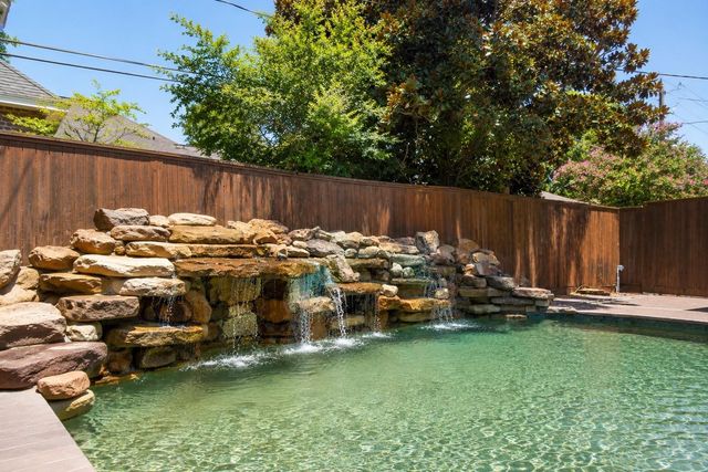 5646 Indigo Street, Houston, TX 77096