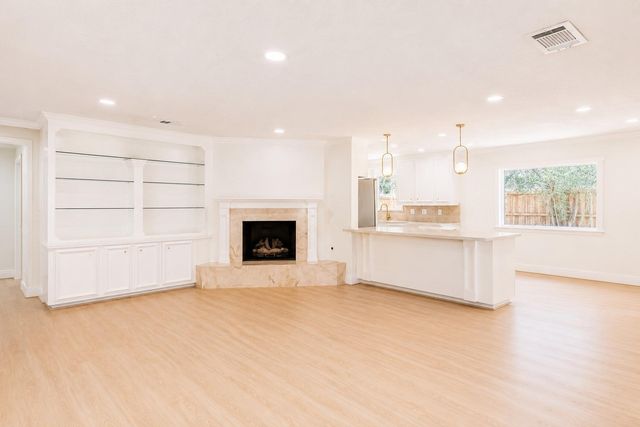 5646 Indigo Street, Houston, TX 77096