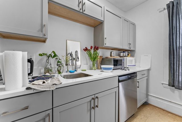 9 Dartmouth St, Somerville, MA 02145