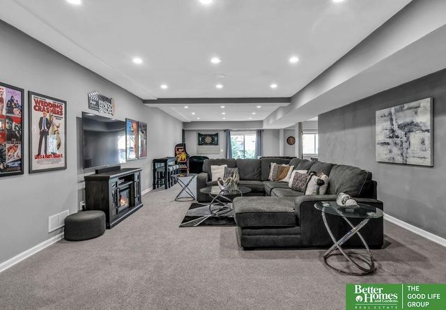 19302 G Street, Omaha, NE 68135