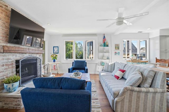 1210 7th Street, Coronado, CA 92118