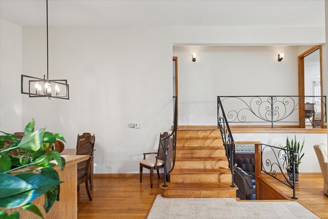 1603 Ashton Court, Wheaton, IL 60187