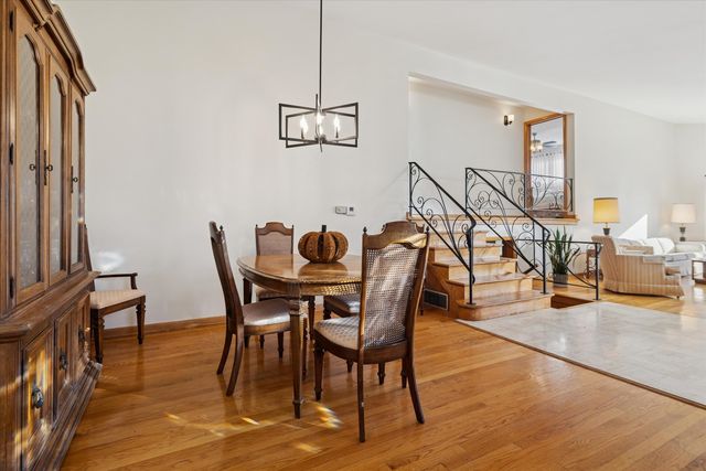 1603 Ashton Court, Wheaton, IL 60187