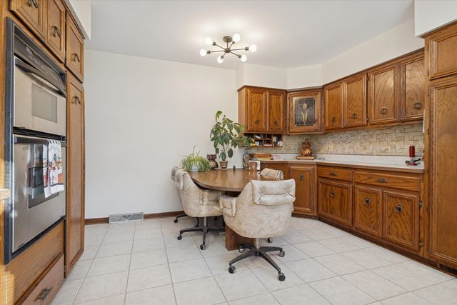 1603 Ashton Court, Wheaton, IL 60187