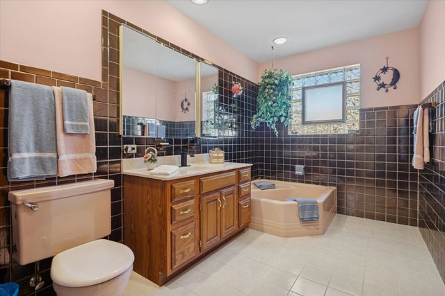 1603 Ashton Court, Wheaton, IL 60187