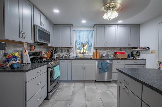 20 Cobble Hill Road, Nashua, NH 03062
