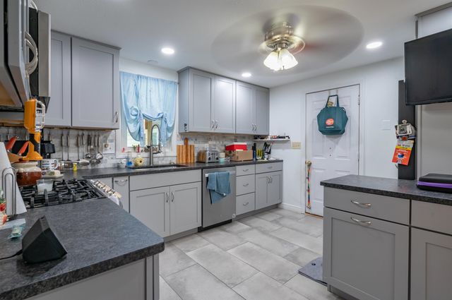 20 Cobble Hill Road, Nashua, NH 03062