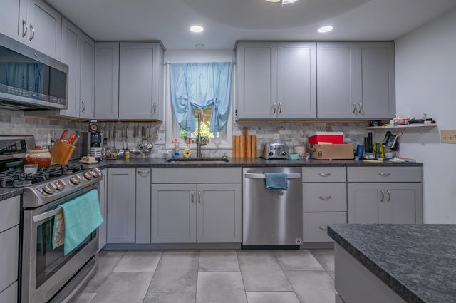 20 Cobble Hill Road, Nashua, NH 03062