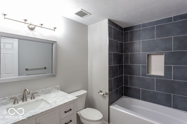 8910 Hunters Creek Drive 205, Indianapolis, IN 46227