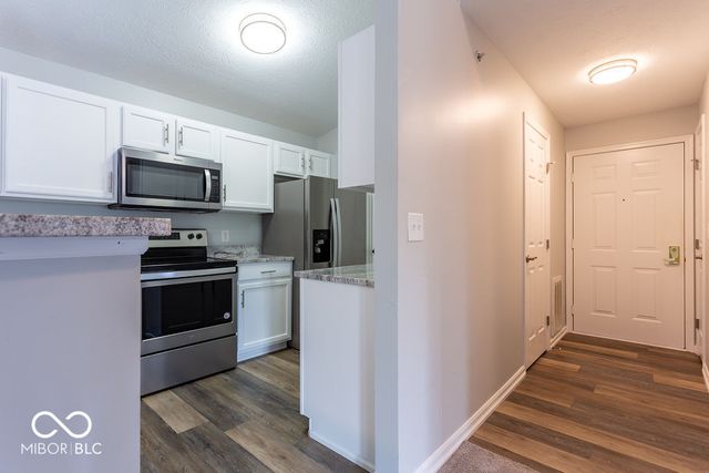 8910 Hunters Creek Drive 205, Indianapolis, IN 46227