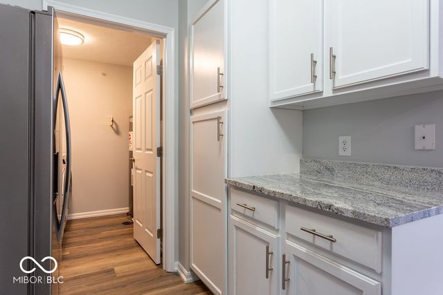 8910 Hunters Creek Drive 205, Indianapolis, IN 46227