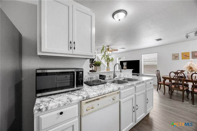 8710 Davis Oaks Trail, Austin, TX 78748