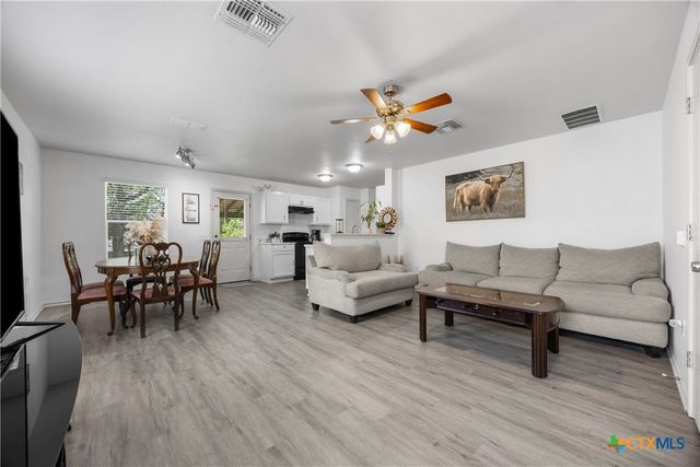8710 Davis Oaks Trail, Austin, TX 78748