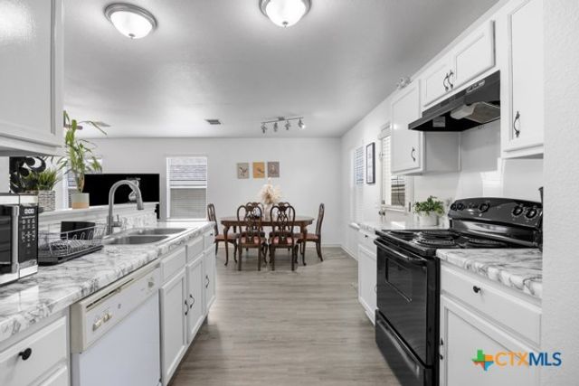 8710 Davis Oaks Trail, Austin, TX 78748