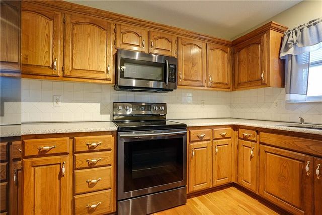 604 SW Nelson Drive, Grain Valley, MO 64029