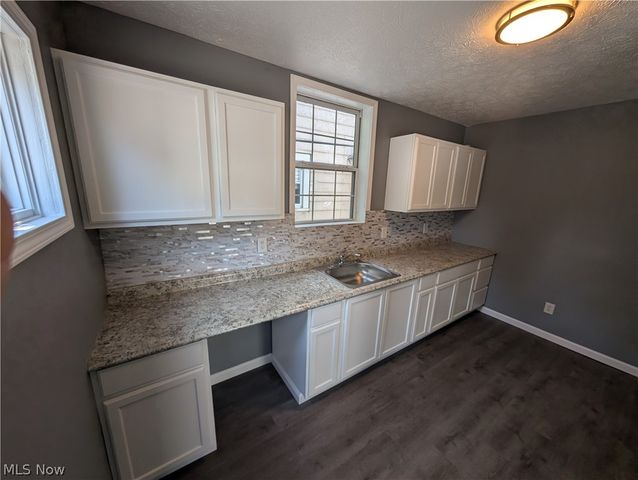 807 Woodland Avenue, Elyria, OH 44035