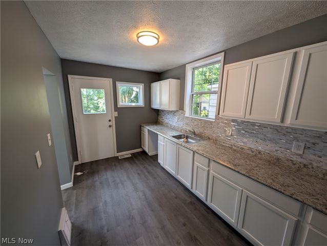 807 Woodland Avenue, Elyria, OH 44035