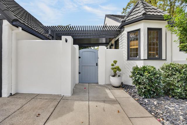 901 Sonoma Way, Sacramento, CA 95819