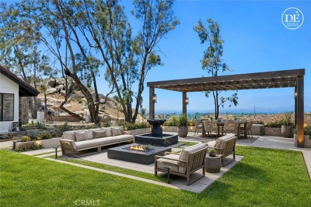 17295 Ridge Canyon Drive, Riverside, CA 92506