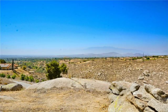 17295 Ridge Canyon Drive, Riverside, CA 92506